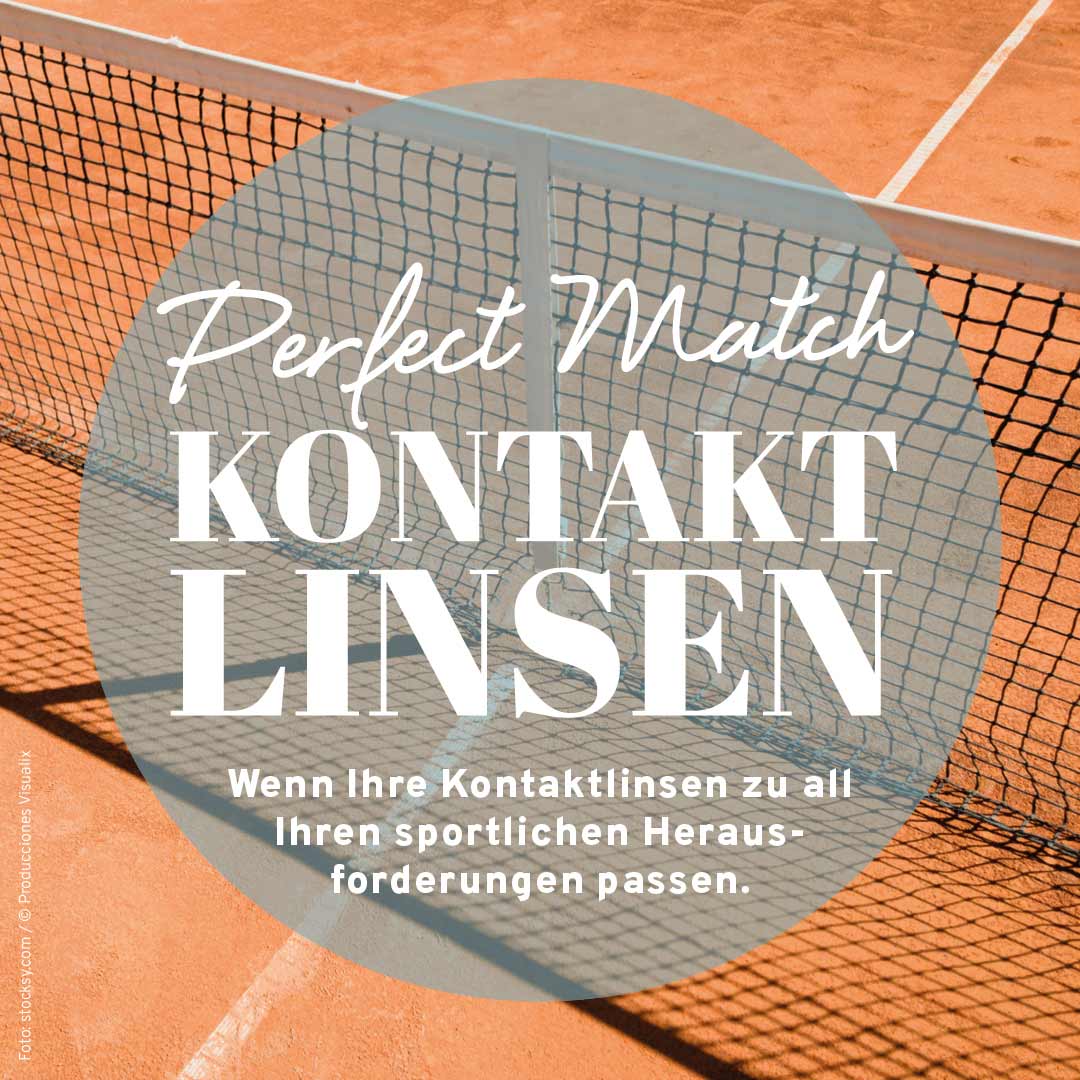 Tennisnetz und Werbung für Kontaktlinsen.